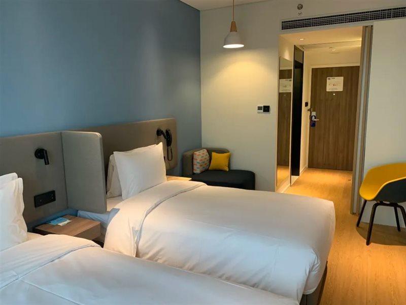 Holiday Inn Express Shanghai Baoyang By Ihg Екстериор снимка