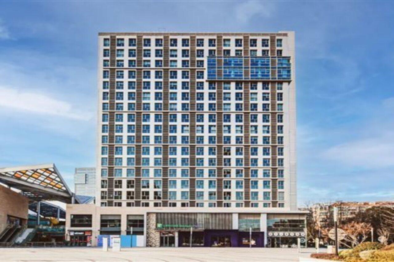 Holiday Inn Express Shanghai Baoyang By Ihg Екстериор снимка