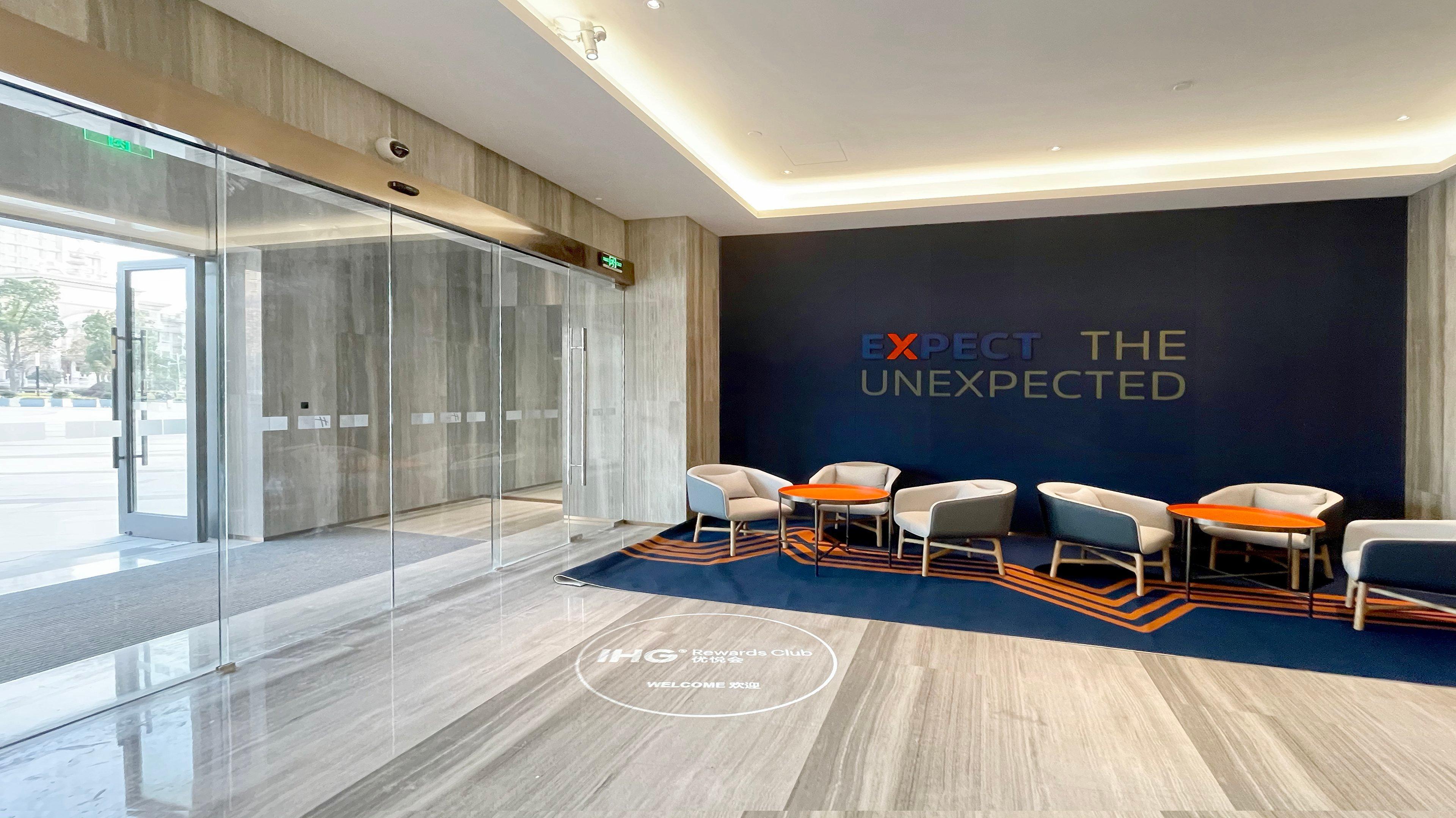 Holiday Inn Express Shanghai Baoyang By Ihg Екстериор снимка